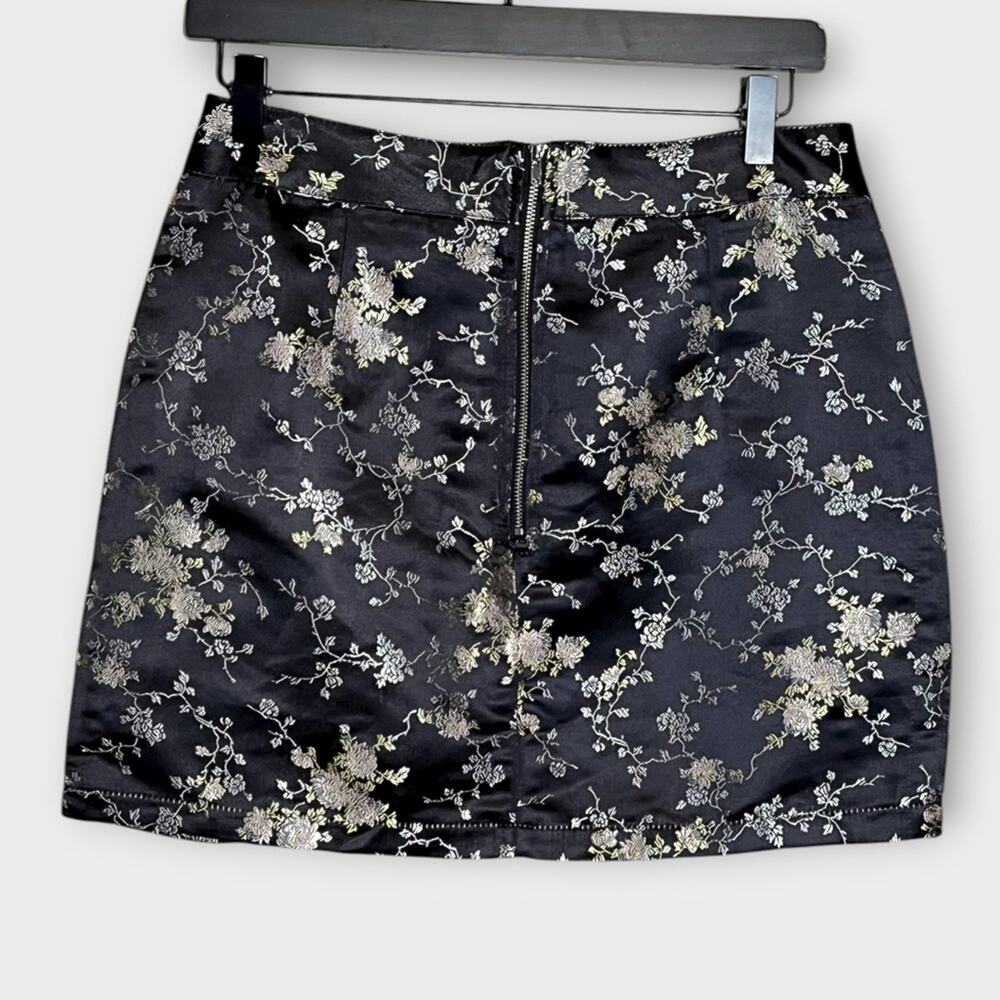 LIONESS The Lola Black Metallic Floral Satin Jacquard Mini Skirt Size Small - Picture 3 of 9
